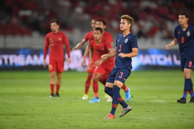 Jakarta Endonezya 10 sep 2019: Theerathon bunmathan # 3 numaralı Tayland futbolcusu 2020 Dünya Kupası elemeleri sırasında Endonezya 0-3 Tayland 'da Gelora bung karno stadyumunda 