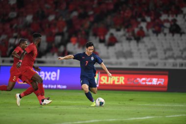 Jakarta Endonezya 10 sep 2019: Supachok sarachart # 7 Tayland Dünya Kupası elemeleri 2020 Dünya Kupası elemeleri sırasında Gelora Bung Karno Stadyumu 'nda oynanan maçta 