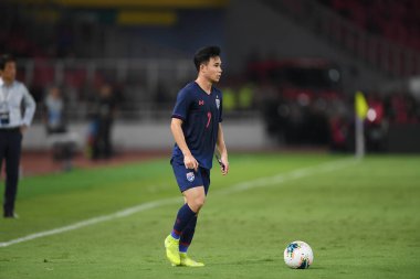 Jakarta Endonezya 10 sep 2019: Supachok sarachart # 7 Tayland Dünya Kupası elemeleri 2020 Dünya Kupası elemeleri sırasında Gelora Bung Karno Stadyumu 'nda oynanan maçta 