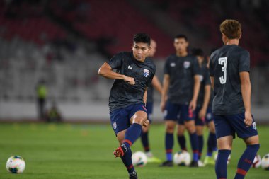Jakarta Endonezya 10 sep 2019: Phitiwat sukjitthammakul # 16 Tayland futbolcusu 2020 Dünya Kupası elemeleri sırasında Endonezya 0-3 Tayland 'da Gelora bung karno stadyumunda 