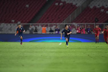 Jakarta Endonezya 10 sep 2019: Supachok sarachart # 7 Tayland Dünya Kupası elemeleri 2020 Dünya Kupası elemeleri sırasında Gelora Bung Karno Stadyumu 'nda oynanan maçta 