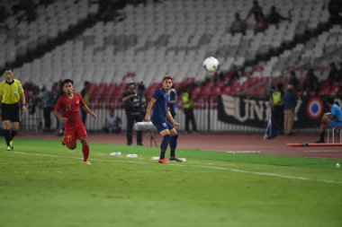 Jakarta Endonezya 10 sep 2019: Theerathon bunmathan # 3 numaralı Tayland futbolcusu 2020 Dünya Kupası elemeleri sırasında Endonezya 0-3 Tayland 'da Gelora bung karno stadyumunda 