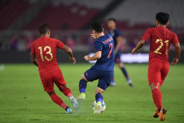 Jakarta Endonezya 10 sep 2019: Supachok sarachart # 7 Tayland Dünya Kupası elemeleri 2020 Dünya Kupası elemeleri sırasında Gelora Bung Karno Stadyumu 'nda oynanan maçta 