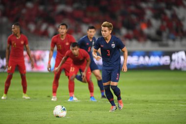 Jakarta Endonezya 10 sep 2019: Theerathon bunmathan # 3 numaralı Tayland futbolcusu 2020 Dünya Kupası elemeleri sırasında Endonezya 0-3 Tayland 'da Gelora bung karno stadyumunda 