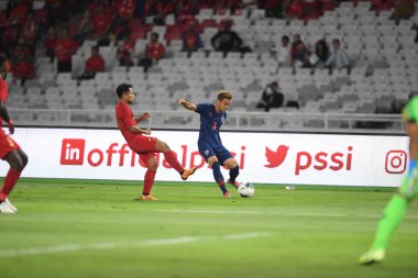 Jakarta Endonezya 10 sep 2019: Theerathon bunmathan # 3 numaralı Tayland futbolcusu 2020 Dünya Kupası elemeleri sırasında Endonezya 0-3 Tayland 'da Gelora bung karno stadyumunda 