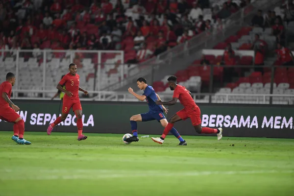Jakarta Indonesia 2019年9月10日 Suachai Jaided 9試合中のタイの選手ワールドカップ予選2020間インドネシア0 3タイゲローラ カルノ スタジアム — ストック写真