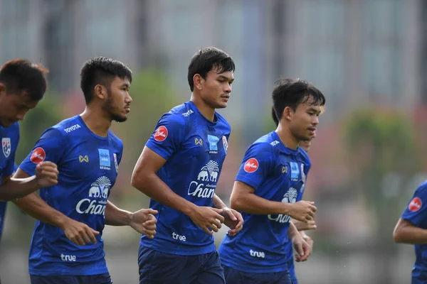 Bangkok Tayland 30 Mayıs 2019: Tayland Adisak kraisorn oyuncusu turnuvanın kral kupası 2019 'daki Alp kampı turnuvası öncesinde antrenman yapıyor