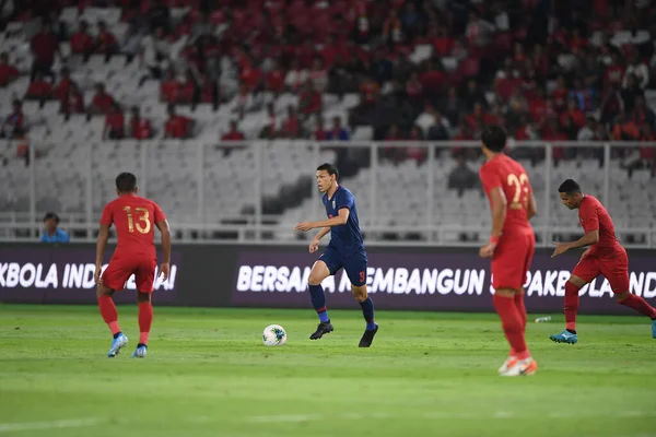 Jakarta Indonesia 2019年9月10日 Suachai Jaided 9試合中のタイの選手ワールドカップ予選2020間インドネシア0 3タイゲローラ カルノ スタジアム — ストック写真