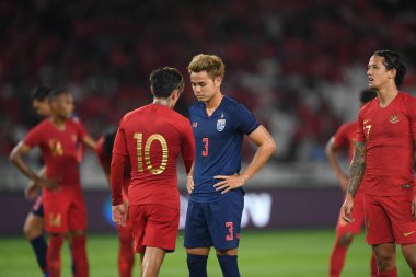 Jakarta Endonezya 10 sep 2019: Theerathon bunmathan # 3 numaralı Tayland futbolcusu 2020 Dünya Kupası elemeleri sırasında Endonezya 0-3 Tayland 'da Gelora bung karno stadyumunda 