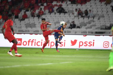 Jakarta Endonezya 10 sep 2019: Theerathon bunmathan # 3 numaralı Tayland futbolcusu 2020 Dünya Kupası elemeleri sırasında Endonezya 0-3 Tayland 'da Gelora bung karno stadyumunda 