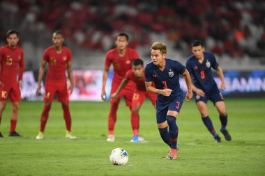 Jakarta Endonezya 10 sep 2019: Theerathon bunmathan # 3 numaralı Tayland futbolcusu 2020 Dünya Kupası elemeleri sırasında Endonezya 0-3 Tayland 'da Gelora bung karno stadyumunda 
