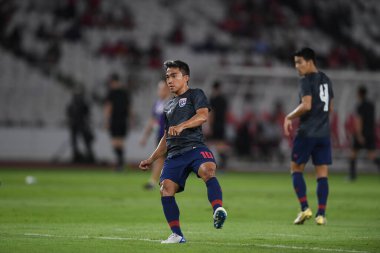 Jakarta Endonezya 10 sep 2019: Chanathip şarkı sözü # 10 Tayland 'da 2020 Dünya Kupası elemeleri sırasında Gelora Bung Karno Stadyumu' nda oynanan Dünya Kupası elemeleri sırasında 