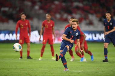 Jakarta Endonezya 10 sep 2019: Theerathon bunmathan # 3 numaralı Tayland futbolcusu 2020 Dünya Kupası elemeleri sırasında Endonezya 0-3 Tayland 'da Gelora bung karno stadyumunda 