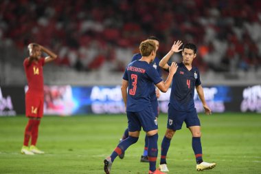 Jakarta Endonezya 10 sep 2019: Theerathon bunmathan # 3 numaralı Tayland futbolcusu 2020 Dünya Kupası elemeleri sırasında Endonezya 0-3 Tayland 'da Gelora bung karno stadyumunda 