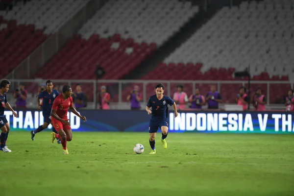 Jakarta Indonesia 2019年9月10日 Suachok Sarachart 7試合中のタイの選手ワールドカップ予選2020間インドネシア0 3タイジェロラ ブンカルノスタジアム — ストック写真