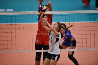 Kualumpur-Malezya - 27 Ağustos 2017: Tayland, Malezya 'da Tayland ve Endonezya arasında oynanan 29. kadın voleybol karşılaşmasında Nootsara Tomkom oyuncusu