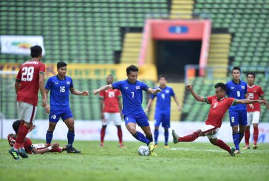 Shah alam, Malezya, 15 Ağustos 2017: Nattawut Sombatyotha Tayland Futbolcusu 28. SEAmes Oyunları sırasında Malezya 'nın Şah alam Stadyumu' nda oynanan karşılaşma