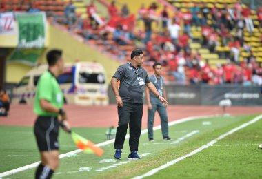 Şah alam, Malezya, 15 Ağustos 2017: Worrawoot Srimaka 28. SEAGames sırasında Malezya 'nın Şah Alam stadyumunda oynanan maçta Tayland teknik direktörü