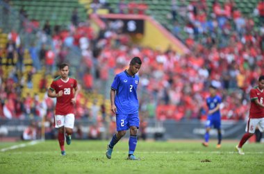 Shah alam, Malezya, 15 Ağustos 2017: Sasalak Haiprakhon Tayland futbolcusu 28. SEAGames sırasında Malezya 'nın Şah Alam Stadyumu' nda Endonezya 'ya karşı savaşıyor