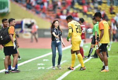 Shah alam, Malezya, 15 Ağustos 2017: Watanya Wongopasi 28. SEAGames sırasında Malezya 'nın Şah Alam Stadyumu' nda oynanan maçta teknik direktör