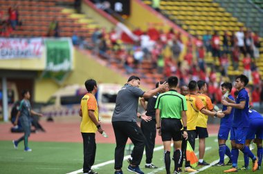 Şah alam, Malezya, 15 Ağustos 2017: Worrawoot Srimaka 28. SEAGames sırasında Malezya 'nın Şah Alam stadyumunda oynanan maçta Tayland teknik direktörü