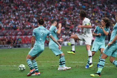 Kallang-Singapur-28 Temmuz 2018: Adrien kuduz # 25 PSG oyuncusu Buz 2018 'de Paris Saint-Alman Ulusal Stadyumu, Singapur' daki cephaneliğe karşı savaşıyor
