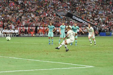 Kallang-Singapur-28Jul2018: Christopher Nkunku # 24 PSG Oyuncusu Buz 2018 'de Paris Saint-Alman Ulusal Stadyumu, Singgapur' daki cephaneliğe karşı savaşıyor