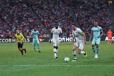 Kallang-Singapur-28 Temmuz 2018: Adrien kuduz # 25 PSG oyuncusu Buz 2018 'de Paris Saint-Alman Ulusal Stadyumu, Singapur' daki cephaneliğe karşı savaşıyor