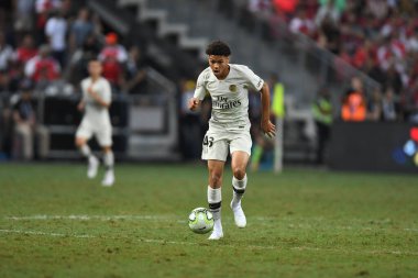 Kallang-Singapur-28 Temmuz 2018: Alexandre Fressange # 43 PSG oyuncusu, 2018 yılında, Singapur 'daki Paris Saint-Almanya Stadyumu' ndaki cephaneliğe karşı savaşıyor. 