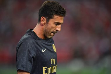 Kallang-Singapur-28 Temmuz 2018: Gianluigi Buffon # 30 PSG Oynatıcısı icc2018 'de Paris Saint-Alman Ulusal Stadyumu, Singapur' da Cephanelik ile mücadele ederken