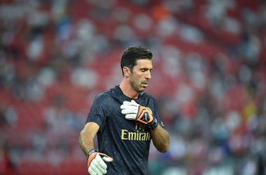 Kallang-Singapur-28 Temmuz 2018: Gianluigi Buffon # 30 PSG Oynatıcısı icc2018 'de Paris Saint-Alman Ulusal Stadyumu, Singapur' da Cephanelik ile mücadele ederken