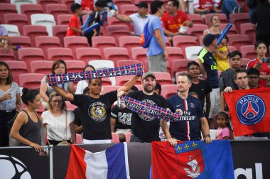 Kallang-Singapur-28 Temmuz 2018: C2018 'den önce Paris' teki Singapur, Singapur 'daki Saint-Alman stadyumunda cephanelik arasında tanımlanamayan taraftarlar