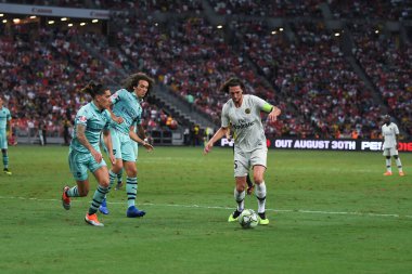 Kallang-Singapur-28 Temmuz 2018: Adrien kuduz # 25 PSG oyuncusu Buz 2018 'de Paris Saint-Alman Ulusal Stadyumu, Singapur' daki cephaneliğe karşı savaşıyor