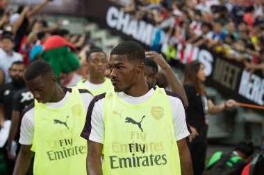 Kallang-Singapur-26Jul2018: Ainsley Maitland-niles # 15 Cephanelik oyuncusunun icc2018 'de atletico de Madrid' deki ulusal stadyumdaki cephaneliğe karşı eylemi devam ediyor.