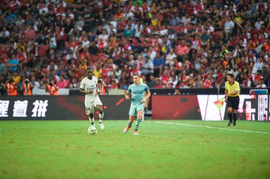 Kallang-Singapur-28 Temmuz 2018: Hector bellerin # 2 cephanelik oyuncusunun icc2018 'de Paris Saint-Alman Ulusal Stadyumu, Singapur' daki cephaneliğe karşı çarpışması
