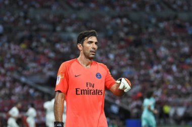 Kallang-Singapur-28 Temmuz 2018: Gianluigi Buffon # 30 PSG Oynatıcısı icc2018 'de Paris Saint-Alman Ulusal Stadyumu, Singapur' da Cephanelik ile mücadele ederken