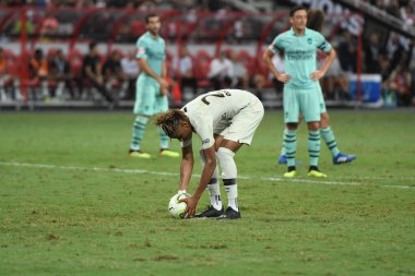 Kallang-Singapur-28 Temmuz 2018: Christopher Nkunku # 24 PSG Oyuncusu icc2018 'de Paris Saint-Alman Ulusal Stadyumu, Singapur' da Cephanelik ile mücadele ederken