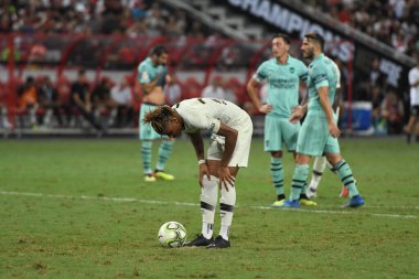 Kallang-Singapur-28 Temmuz 2018: Christopher Nkunku # 24 PSG Oyuncusu icc2018 'de Paris Saint-Alman Ulusal Stadyumu, Singapur' da Cephanelik ile mücadele ederken