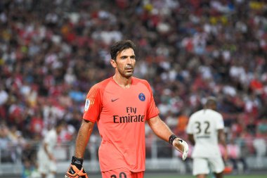 Kallang-Singapur-28 Temmuz 2018: Gianluigi Buffon # 30 PSG Oynatıcısı icc2018 'de Paris Saint-Alman Ulusal Stadyumu, Singapur' da Cephanelik ile mücadele ederken