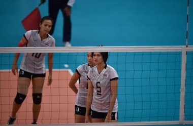 Kualumpur-Malezya-27 Ağustos 2017: Tayland, Malezya 'da düzenlenen 29. Kadın voleybol müsabakaları sırasında Tayland ve Endonezya milli takımı oyuncusu