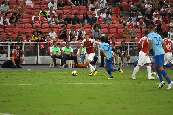 Kallang Singapore July 2018 アーロン ラムジー 8武器庫の選手がシンガポールの国立競技場で行われたAtletico Madridでの武器庫間で2018中に行動 — ストック写真