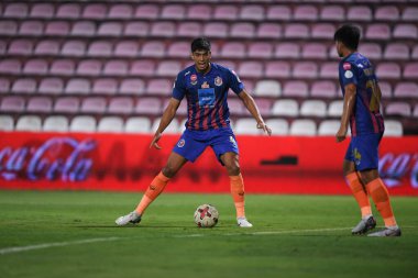 NONTHABURI, THAILAND - 23 Şubat 2021: Elius Dorloh # 4 PORT FC oyuncusu SCG MUANGTHONG ile SCG STADIUM, Tayland 'da PORT FC arasında eylem halinde