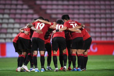 NONTHABURI, THAILAND - 23 Şubat 2021 SCG MUANGTHONG oyuncuları SCG MUANGTHONG ile SCG STADIUM, Tayland 'da PORT FC karşı karşıya
