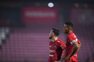 NONTHABURI, THAILAND - 23 Şubat 2021: Vanderley Diaz Marinho # 87 SCG MUANGTHONG oyuncusu SCG MUANGTHONG arasında SCG STADIUM, Tayland 'da PORT FC' a karşı eylem halinde