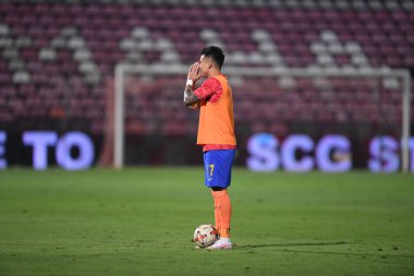 NONTHABURI, THAILAND - 23 Şubat 2021: Charyl Chapuis # 17 PORT FC oyuncusu SCG MUANGTHONG ile SCG STADIUM, Tayland 'da PORT FC arasında eylem halinde