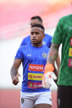 BANGKOK. THAILAND - 11 Kasım 2020: John Baggio # 10 Tayland Millî Futbol Takımı ile Rajamangkala Stadyumu 'nda oynanan dostluk maçı sırasında