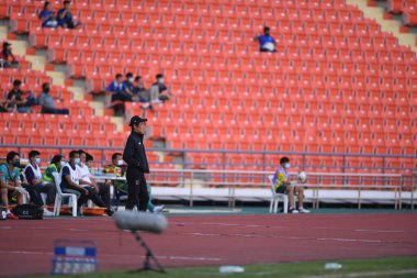 BANGKOK, THAILAND - 14 Kasım 2020: Akira Nishino, Tayland ile Rajamangkala Stadyumu 'nun tüm yıldızları arasında oynanan dostluk maçı sırasında