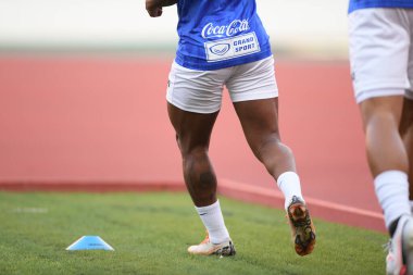 BANGKOK. THAILAND - 11 Kasım 2020: John Baggio # 10 Tayland Millî Futbol Takımı ile Rajamangkala Stadyumu 'nda oynanan dostluk maçı sırasında