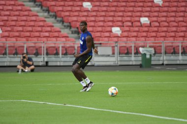 KALLANG, SINGAPORE - 19 Temmuz 2019: Paul Pogba # 6 MANCHESTER UTD Milli Stadyum, Singapur 'da antrenman yaparken