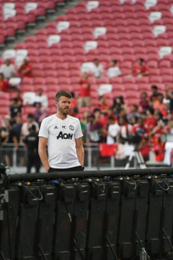 KALLANG, SINGAPORE - 19 Temmuz 2019: MANCHESTER UTD 'nin Michael Carrick personeli Singapur' daki ulusal stadyumdaki antrenman sırasında görev başında